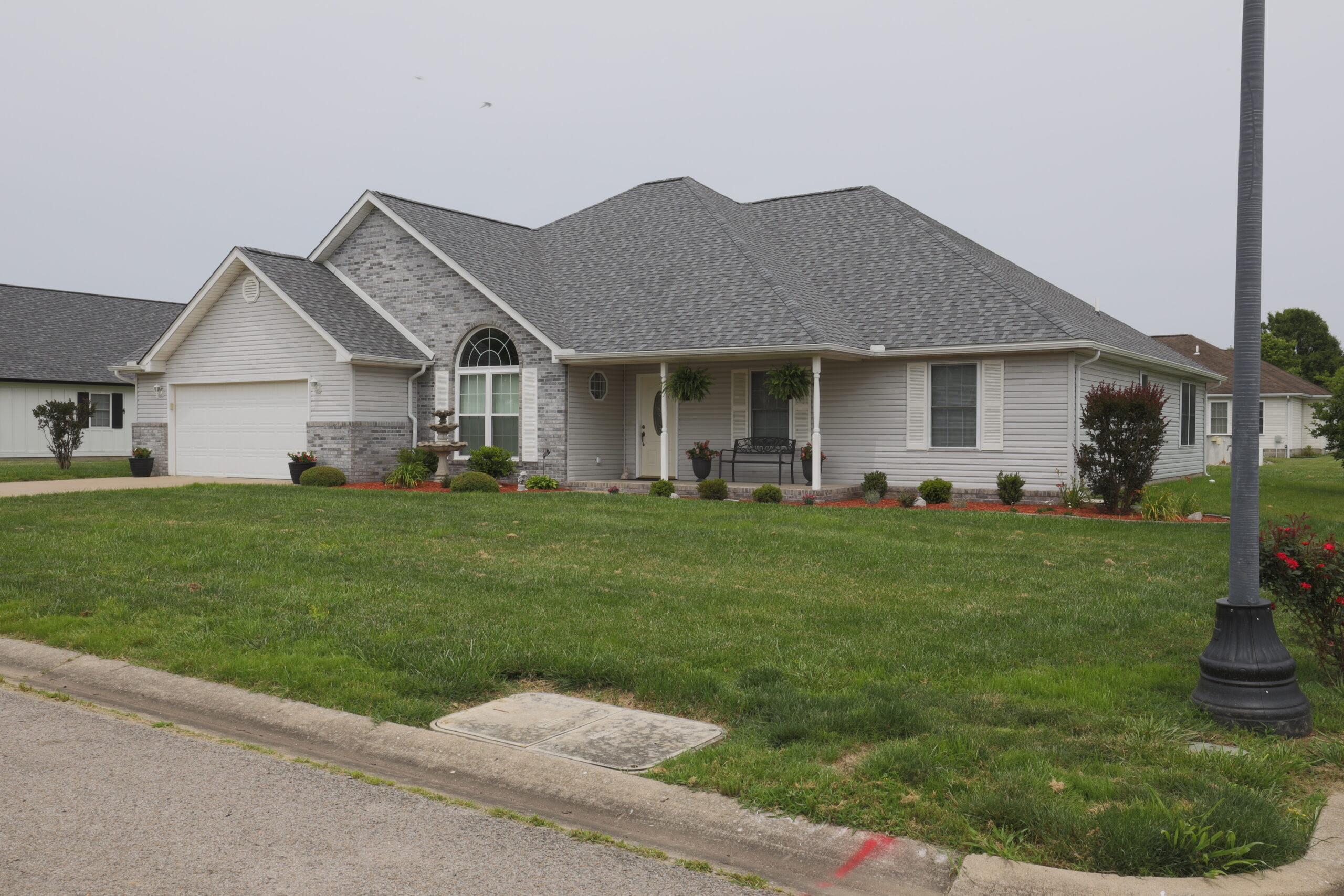 A recent project completed by Back to Normal using Certainteed Landmark shingles